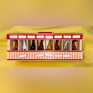 Melissa & Doug Show Horse Stable with 8 Toy Horses Included - AWESOME CONDITION